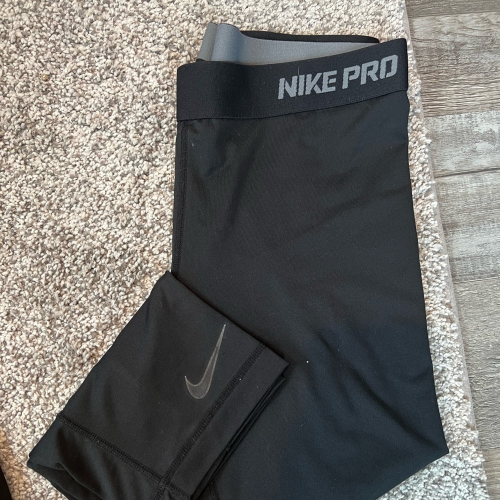 Cropped Nike Pro leggings